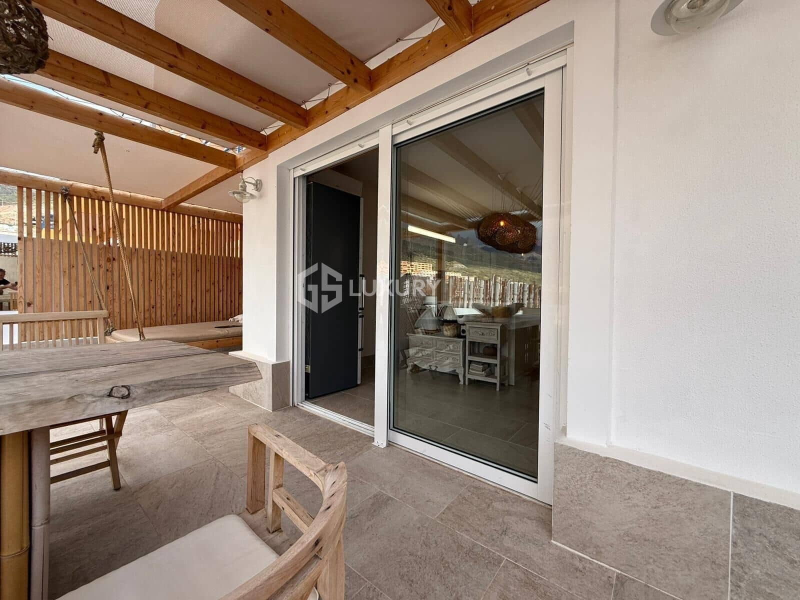 Apartamento de 2 habitaciones en Roque del Conde en venta con piscina garaje - 449.000 € (Ref: 9571400)