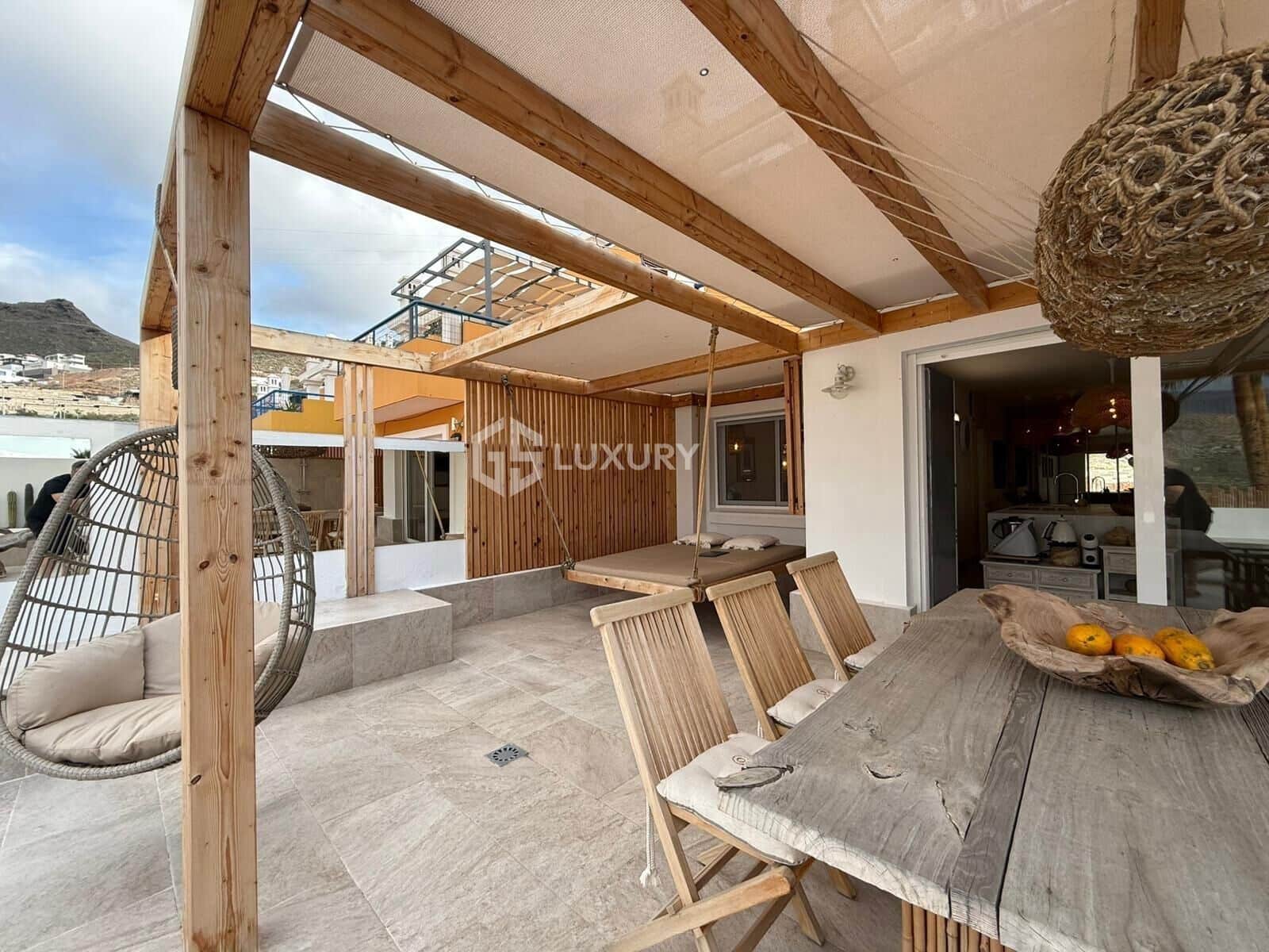 Apartamento de 2 habitaciones en Roque del Conde en venta con piscina garaje - 449.000 € (Ref: 9571400)