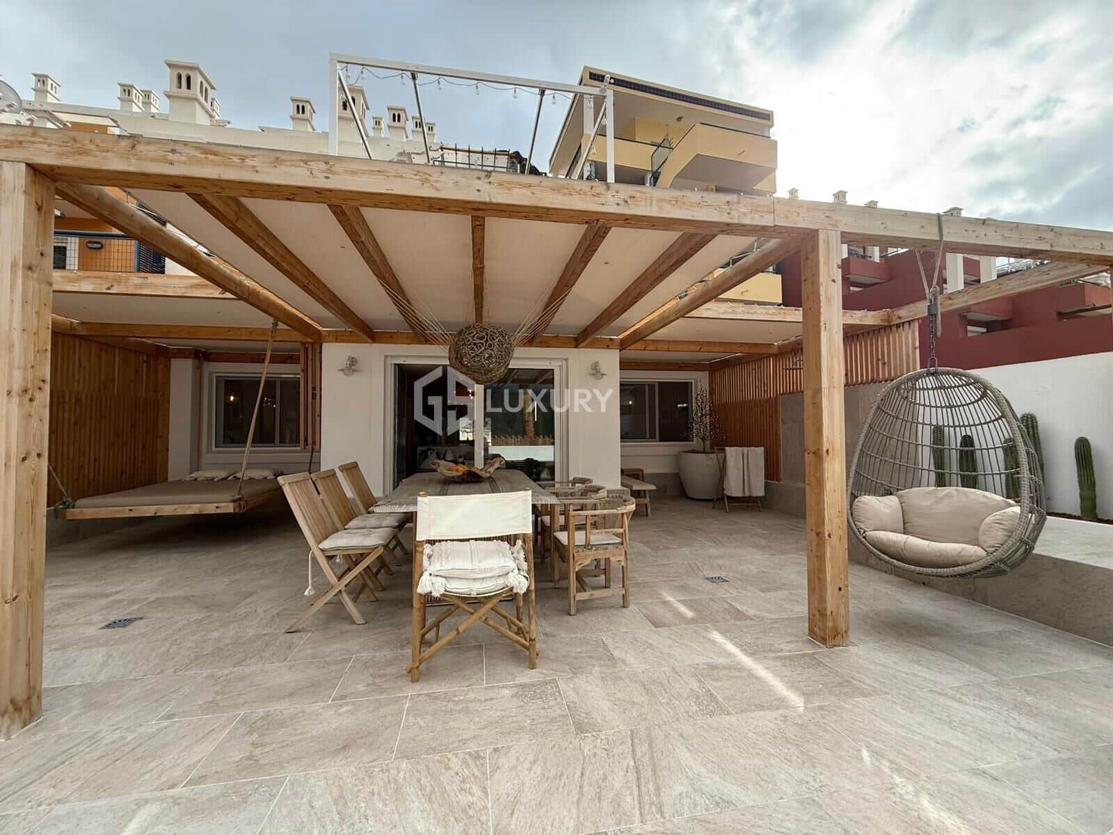 Apartamento de 2 habitaciones en Roque del Conde en venta con piscina garaje - 449.000 € (Ref: 9571400)