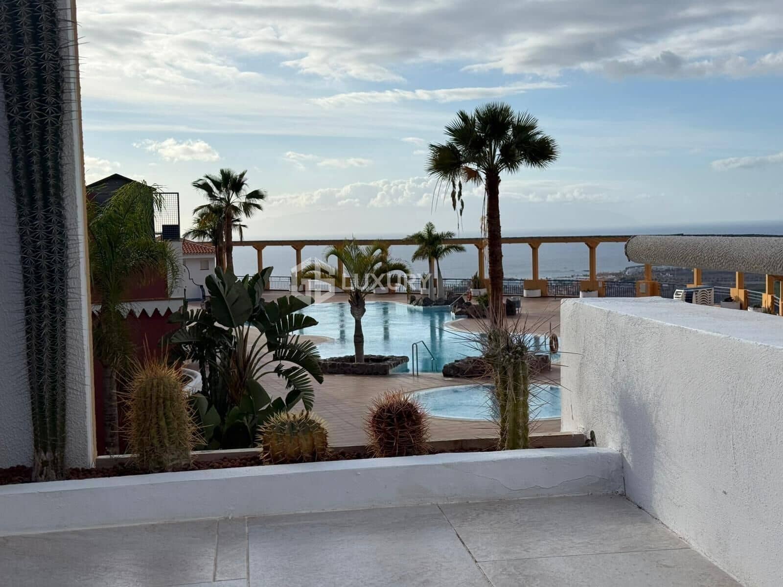 Apartamento de 2 habitaciones en Roque del Conde en venta con piscina garaje - 449.000 € (Ref: 9571400)