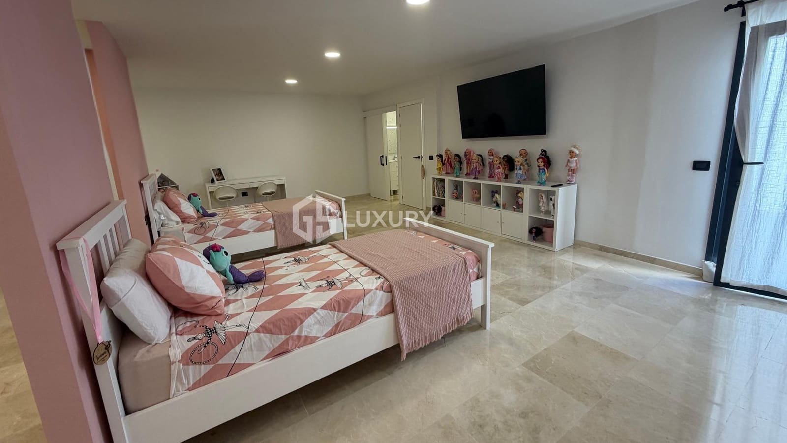 Chalet de 4 habitaciones en Tabaiba en venta con piscina garaje - 950.000 € (Ref: 9601275)