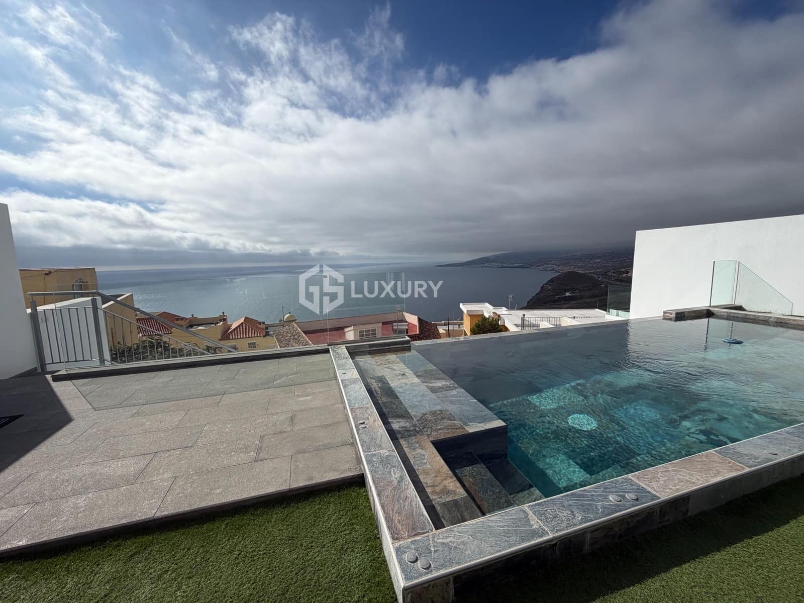 Chalet de 4 habitaciones en Tabaiba en venta con piscina garaje - 950.000 € (Ref: 9601275)