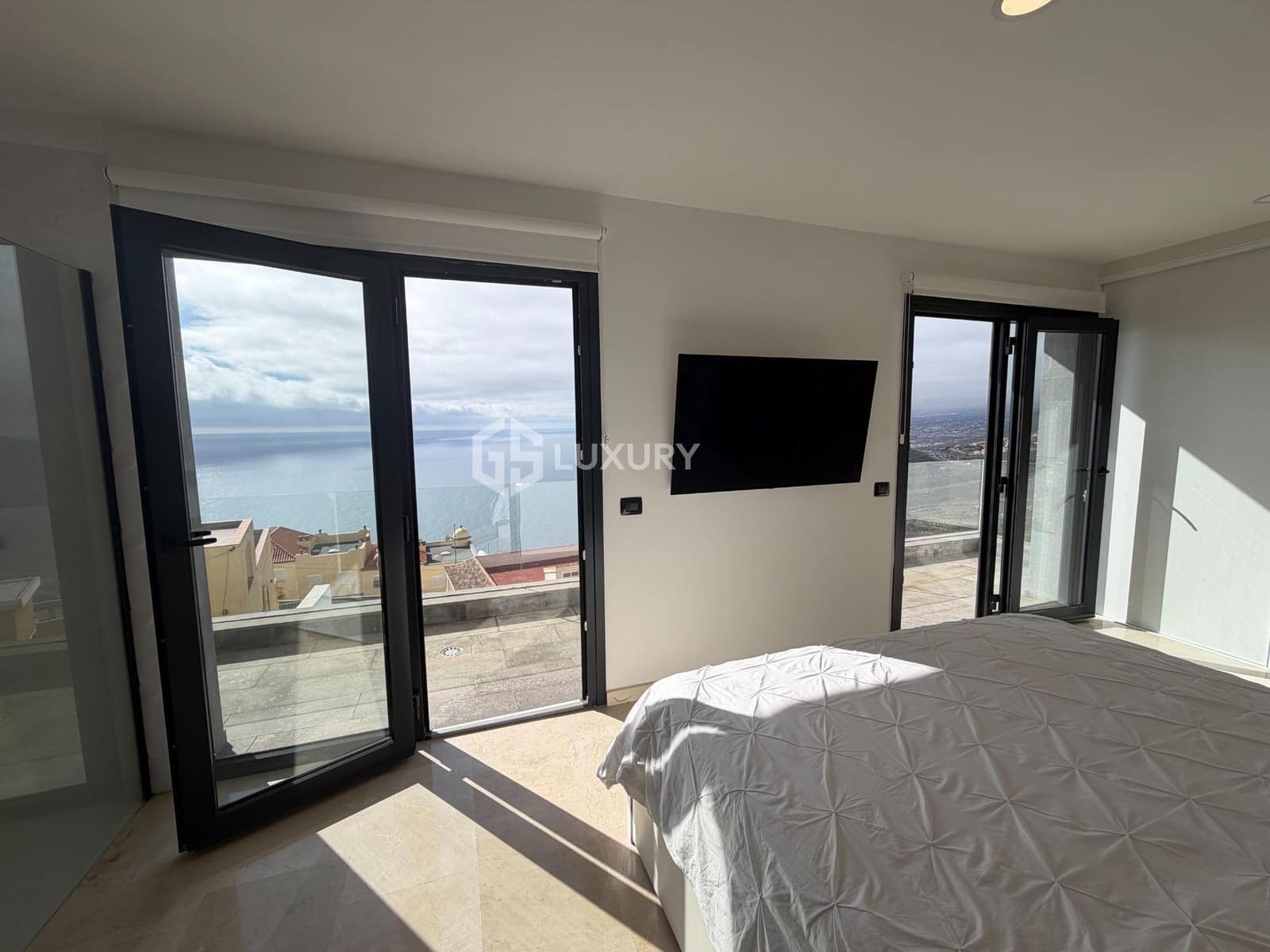 Chalet de 4 habitaciones en Tabaiba en venta con piscina garaje - 950.000 € (Ref: 9601275)