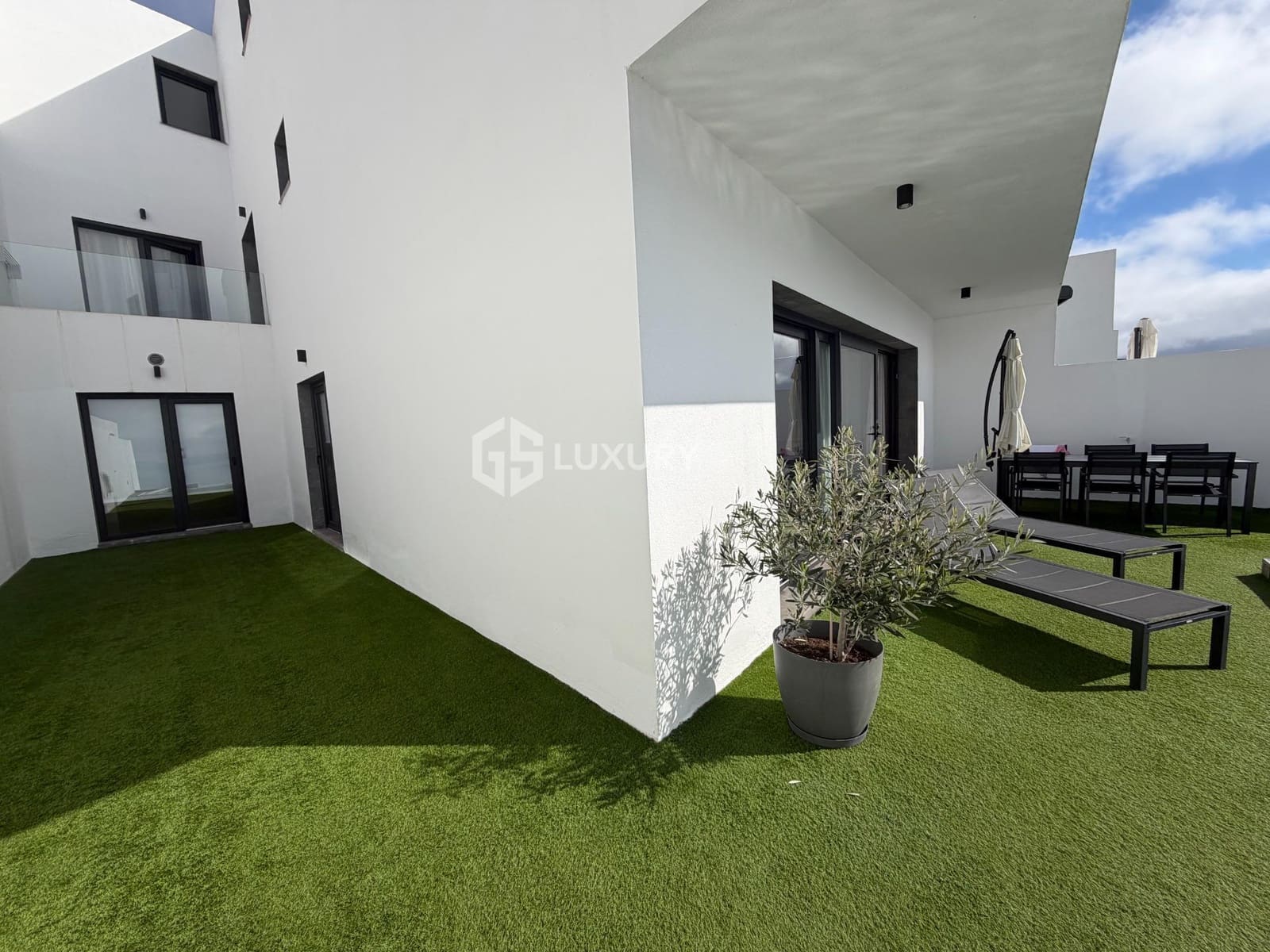 Chalet de 4 habitaciones en Tabaiba en venta con piscina garaje - 950.000 € (Ref: 9601275)