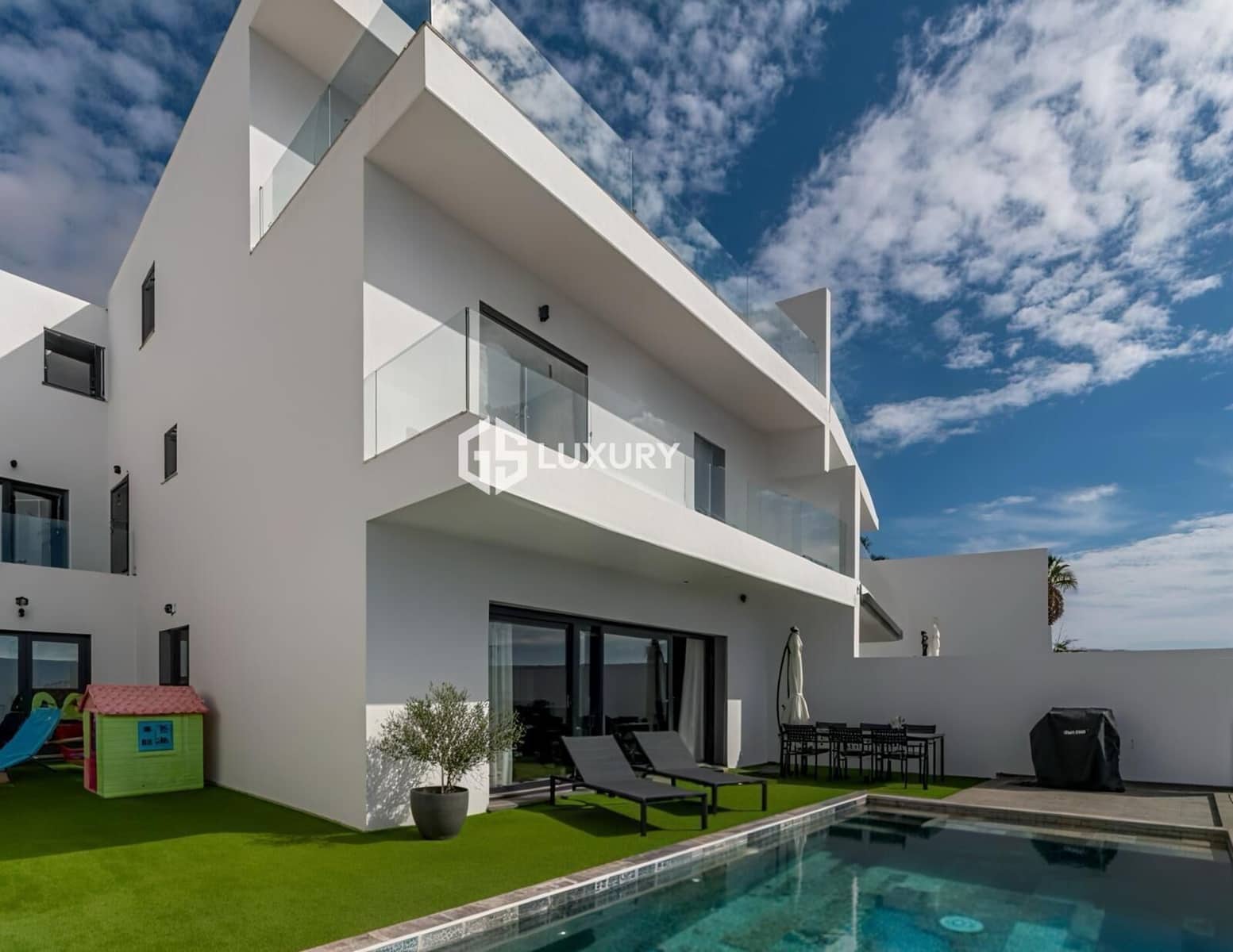 4 bedroom Villa for sale in Tabaiba with pool garage - € 950,000 (Ref: 9601275)