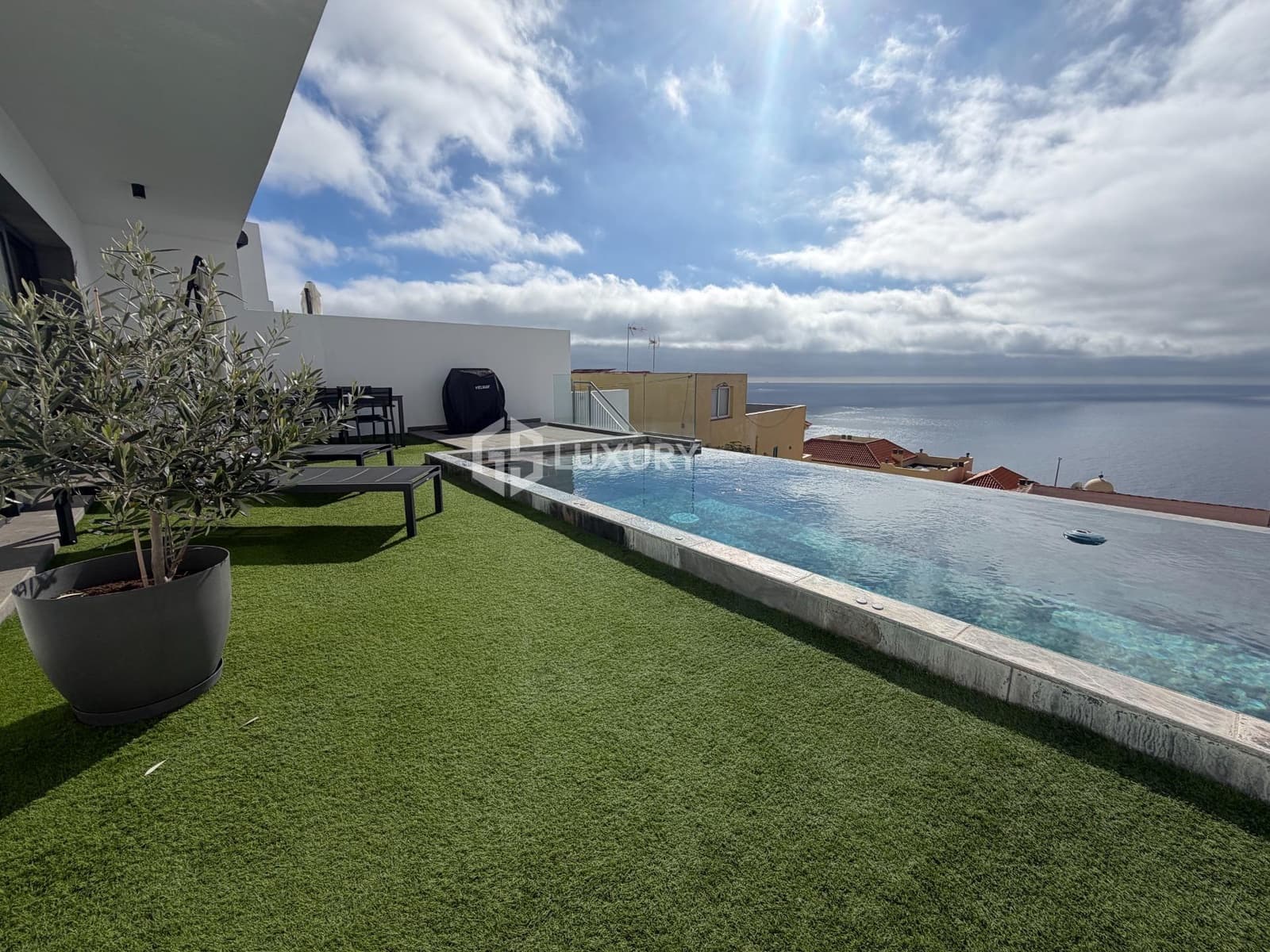 4 bedroom Villa for sale in Tabaiba with pool garage - € 950,000 (Ref: 9601275)