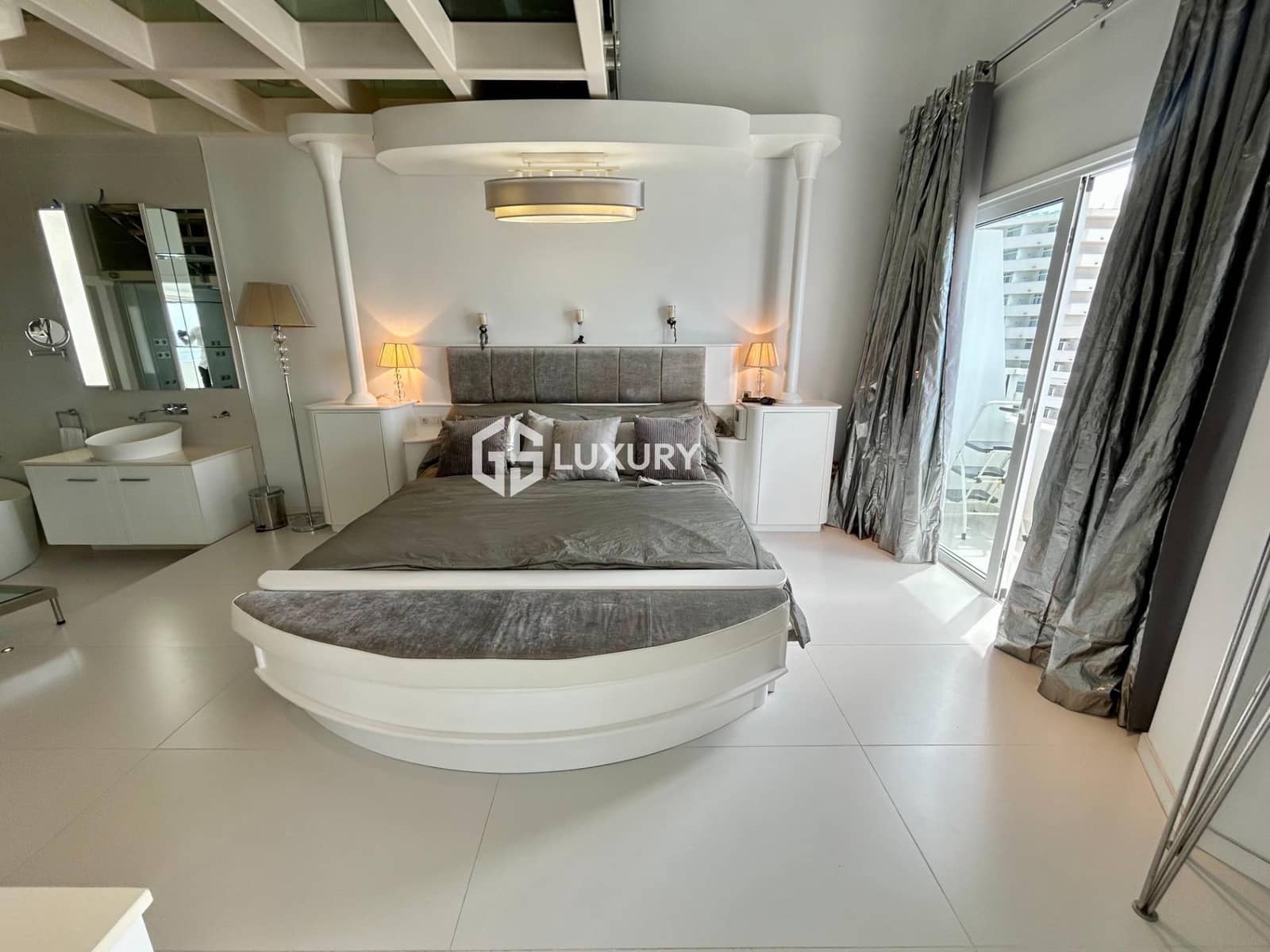 1 soveværelse Penthouse til salg i Costa Adeje med swimmingpool garage - € 1.595.000 (Ref: 9616092)