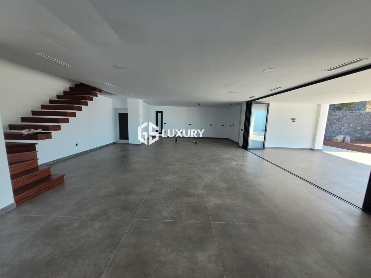 4 bedroom Villa for sale in Costa Adeje with pool garage - € 1,900,000 (Ref: 9625929)