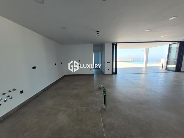 4 makuuhuone Huvila myytävänä paikassa Torviscas Centro y Alto, Adeje mukana uima-altaan 
autotalli - 1 900 000 € (Ref: 9625929)