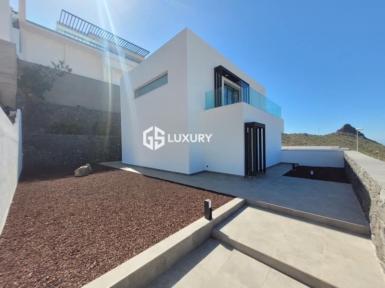 4 bedroom Villa for sale in Costa Adeje with pool garage - € 1,900,000 (Ref: 9625929)