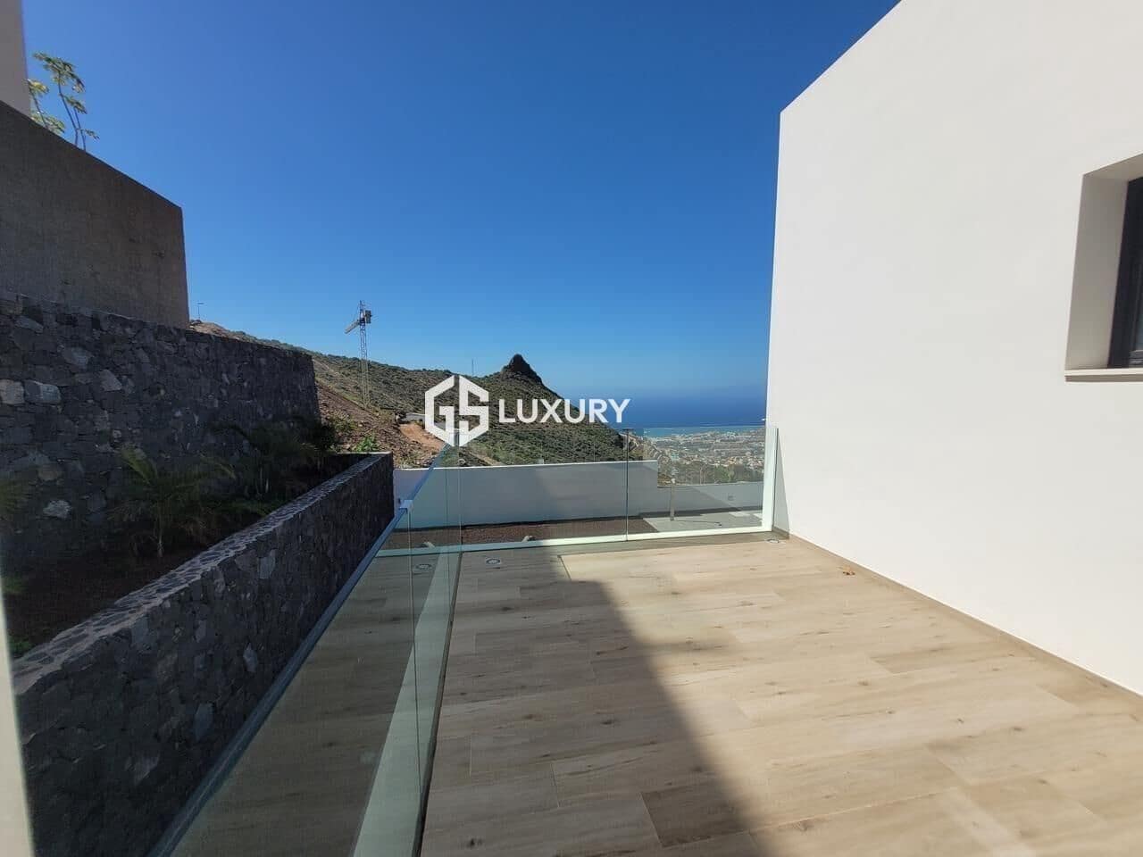 4 bedroom Villa for sale in Costa Adeje with pool garage - € 1,900,000 (Ref: 9625929)