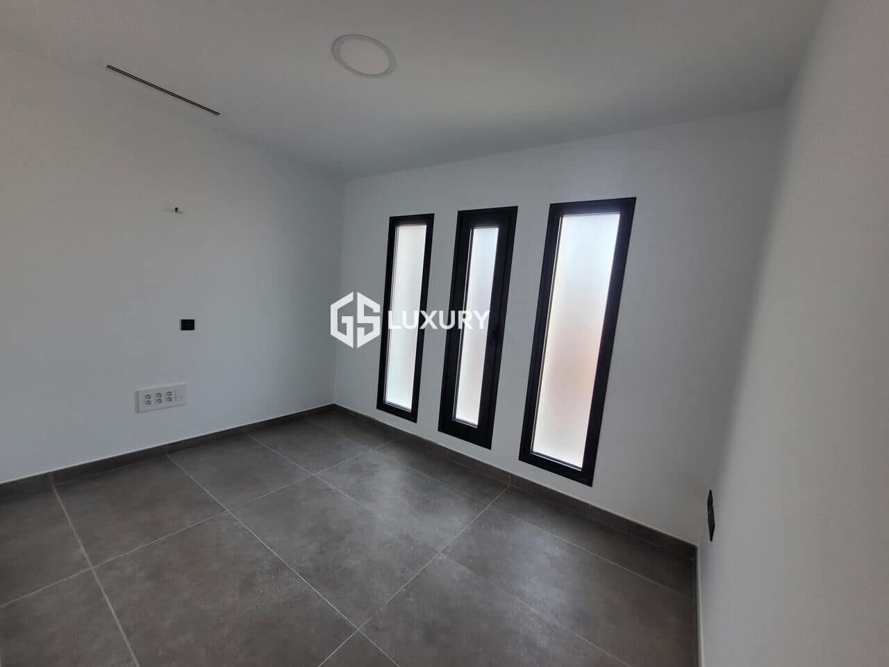 4 bedroom Villa for sale in Costa Adeje with pool garage - € 1,900,000 (Ref: 9625929)