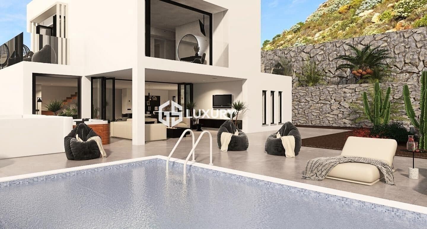 4 bedroom Villa for sale in Costa Adeje with pool garage - € 1,900,000 (Ref: 9625929)