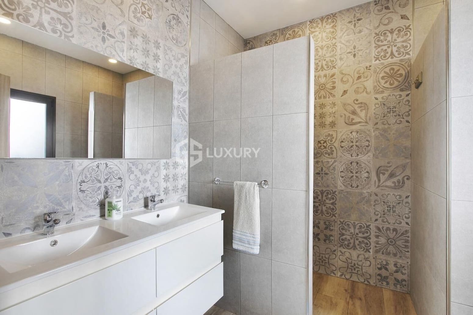 4 slaapkamer Villa te koop in Adeje met garage - € 800.000 (Ref: 9676053)