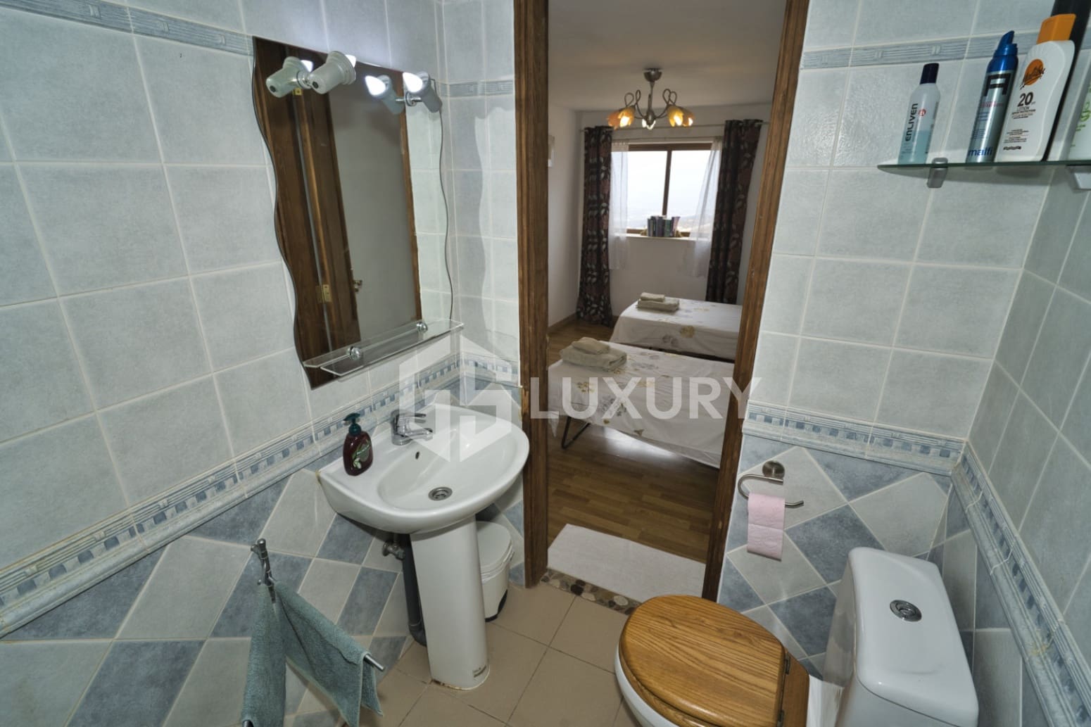 6 soverom Villa til salgs i San Miguel de Abona med svømmebasseng garasje - € 860 000 (Ref: 9676056)