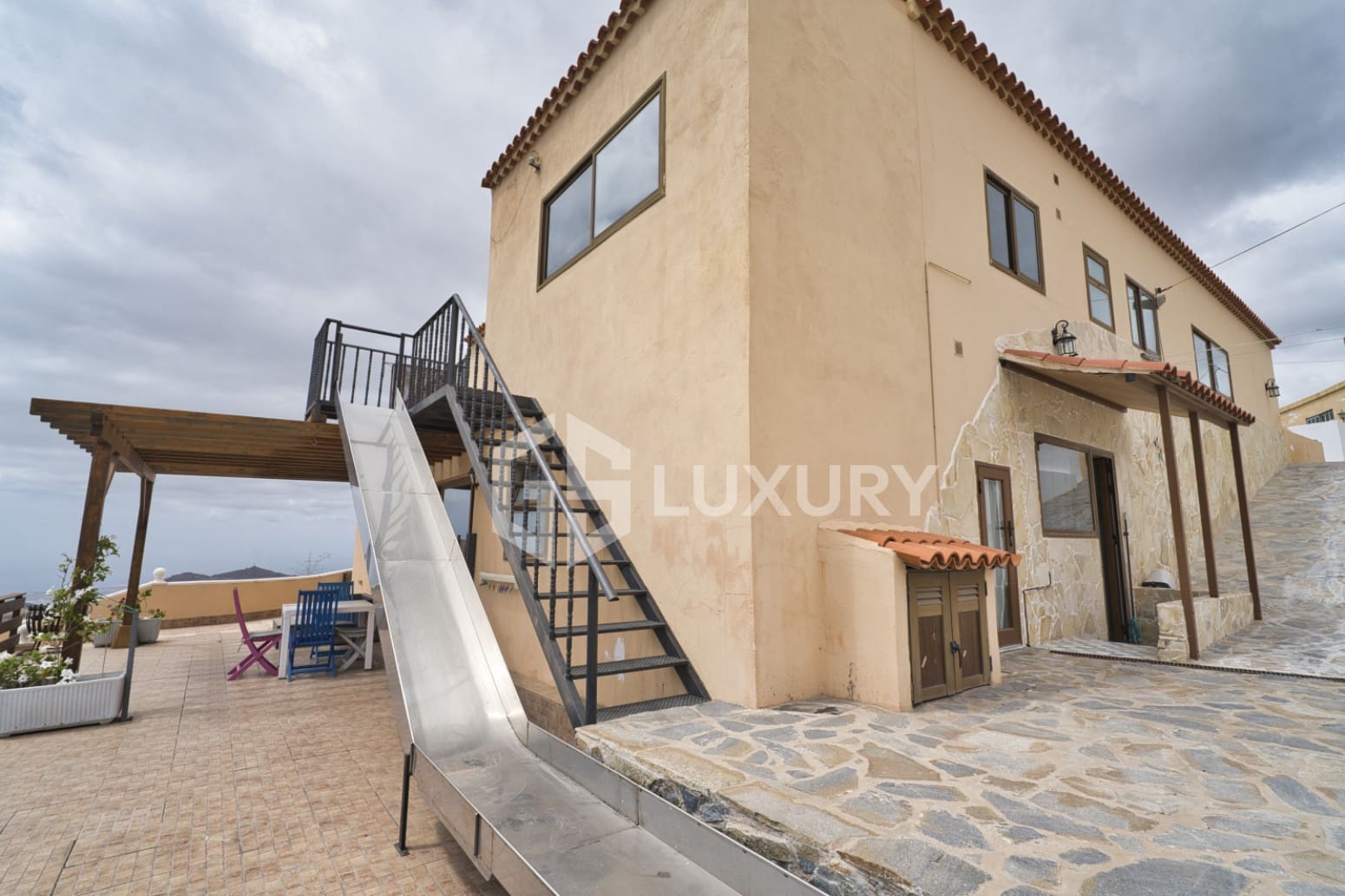 6 soverom Villa til salgs i San Miguel de Abona med svømmebasseng garasje - € 860 000 (Ref: 9676056)