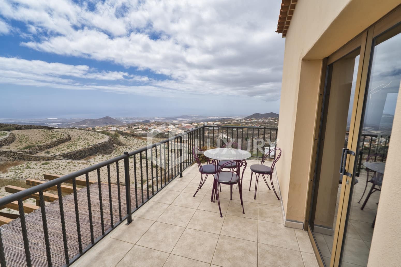 6 soverom Villa til salgs i San Miguel de Abona med svømmebasseng garasje - € 860 000 (Ref: 9676056)