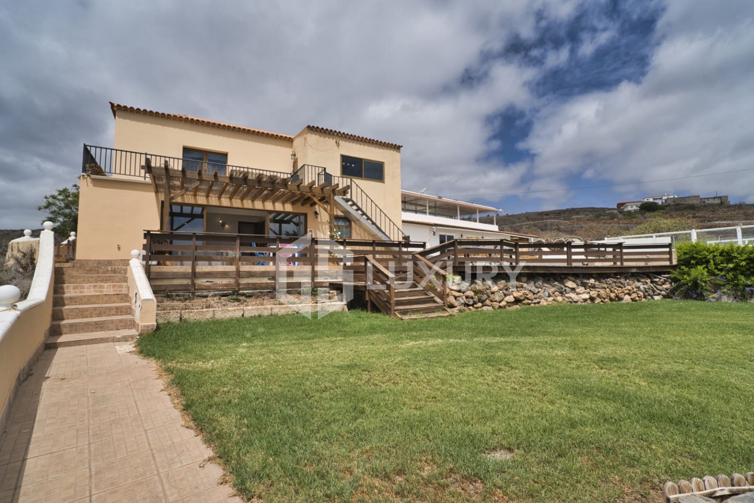 6 soverom Villa til salgs i San Miguel de Abona med svømmebasseng garasje - € 860 000 (Ref: 9676056)