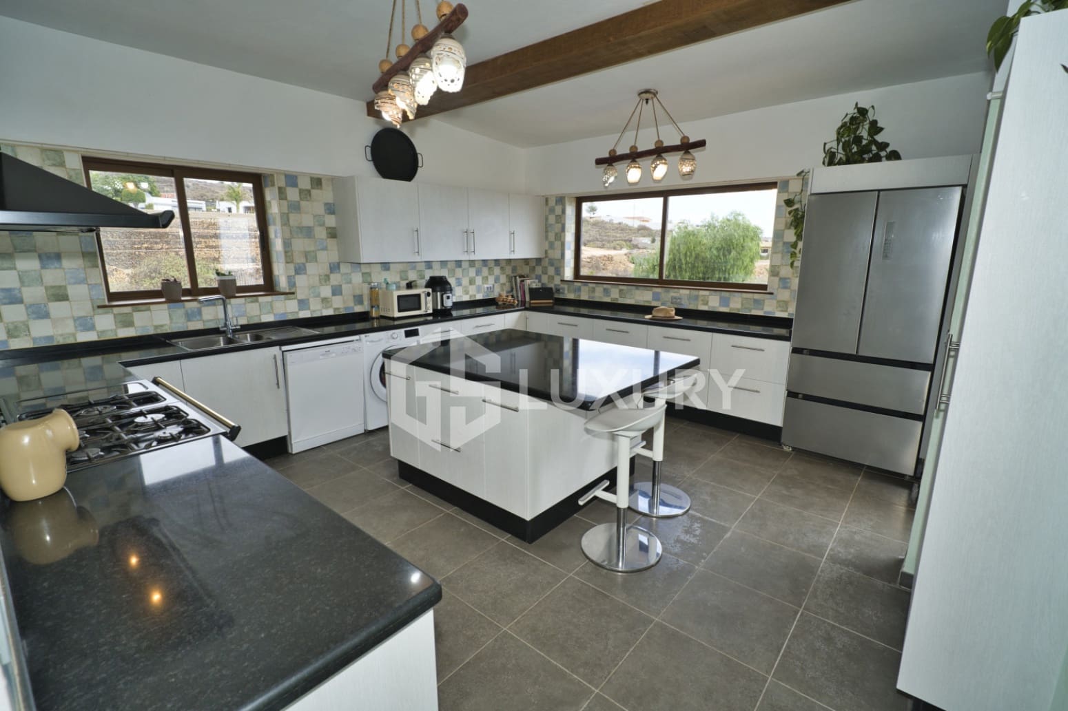 6 soverom Villa til salgs i San Miguel de Abona med svømmebasseng garasje - € 860 000 (Ref: 9676056)