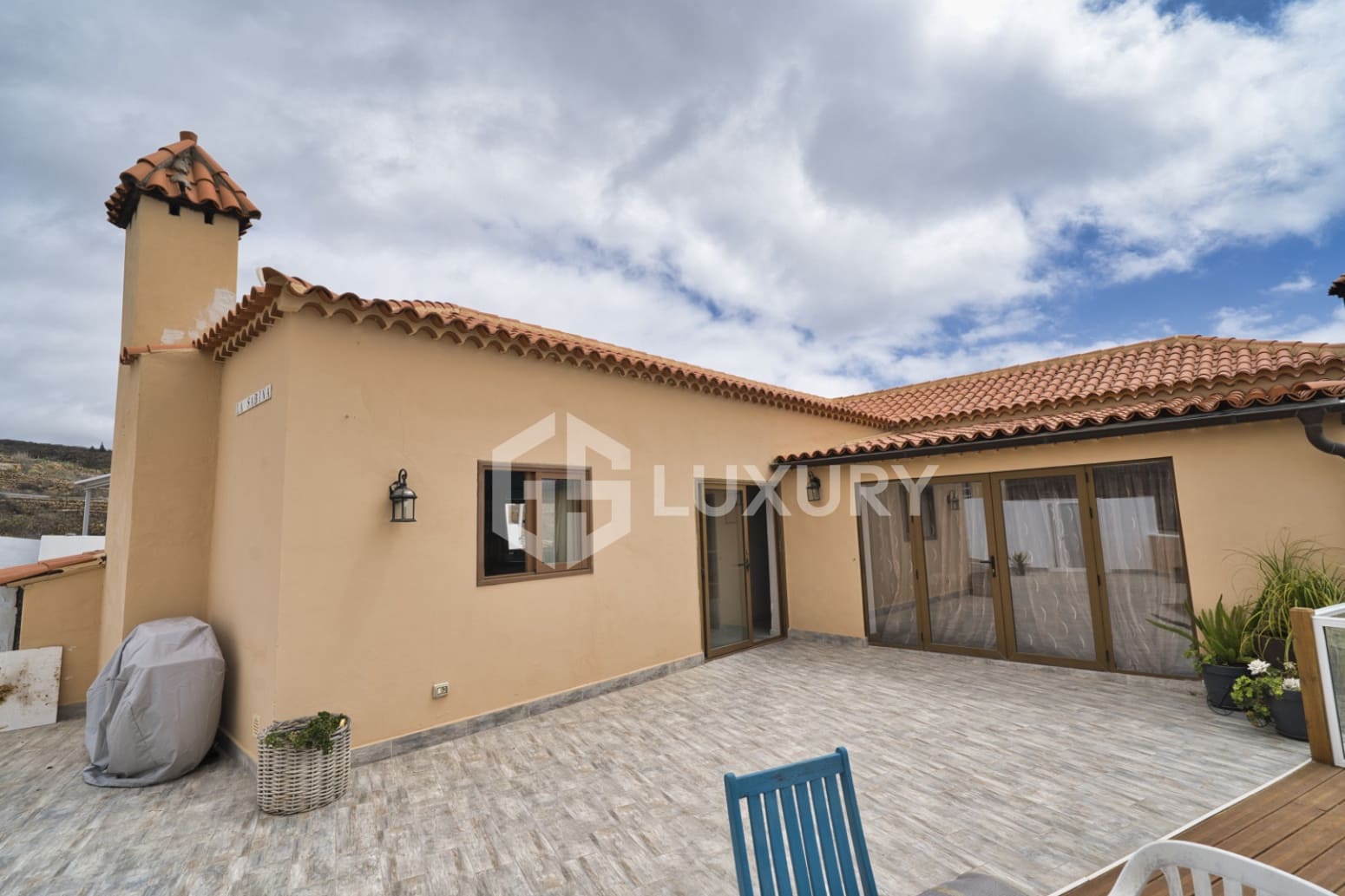 6 soverom Villa til salgs i San Miguel de Abona med svømmebasseng garasje - € 860 000 (Ref: 9676056)