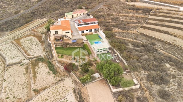 6 makuuhuone Huvila myytävänä paikassa San Miguel de Abona mukana uima-altaan 
autotalli - 860 000 € (Ref: 9676056)