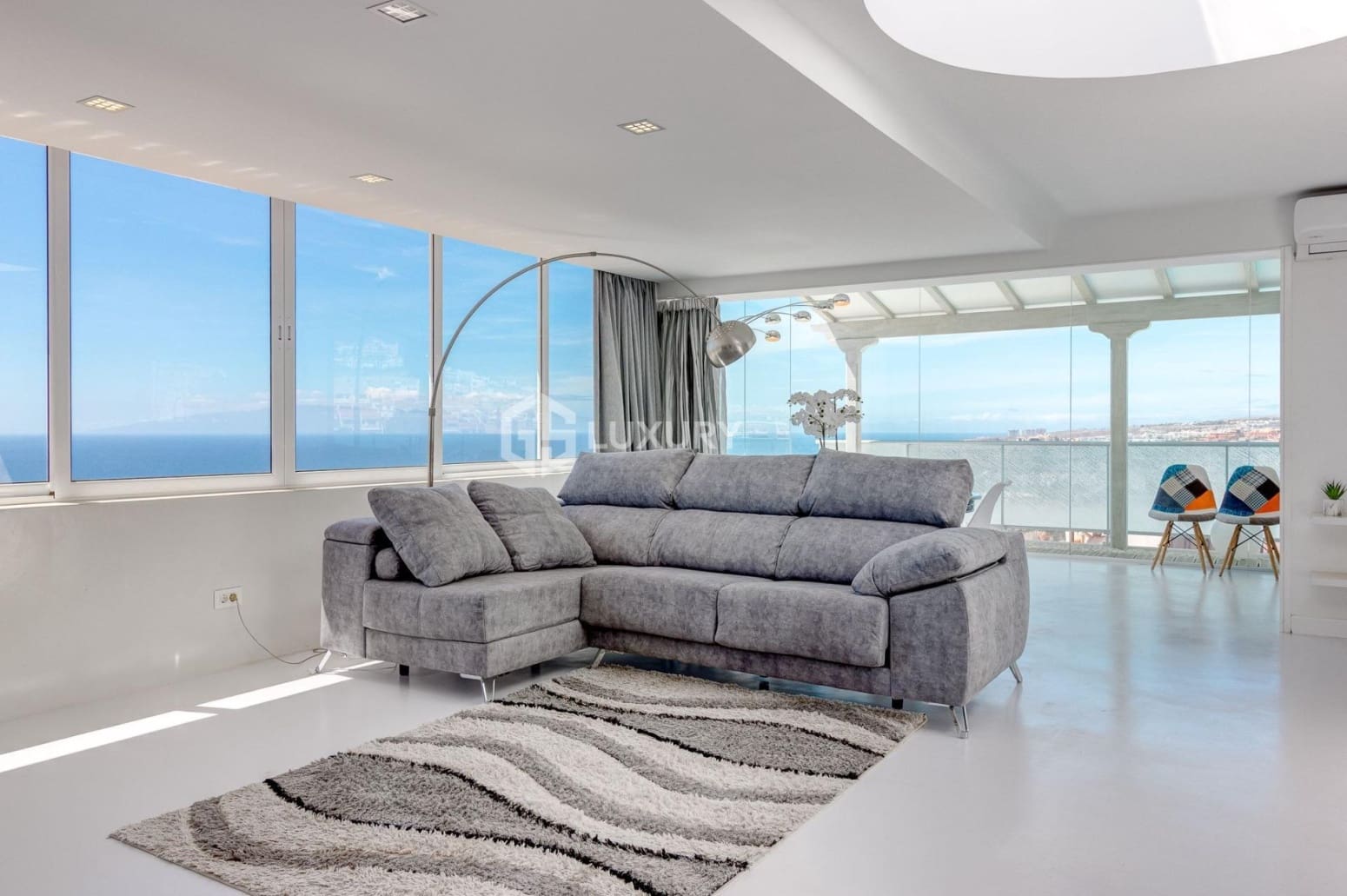 Piso de 3 habitaciones en Adeje en venta con garaje - 675.000 € (Ref: 9676057)