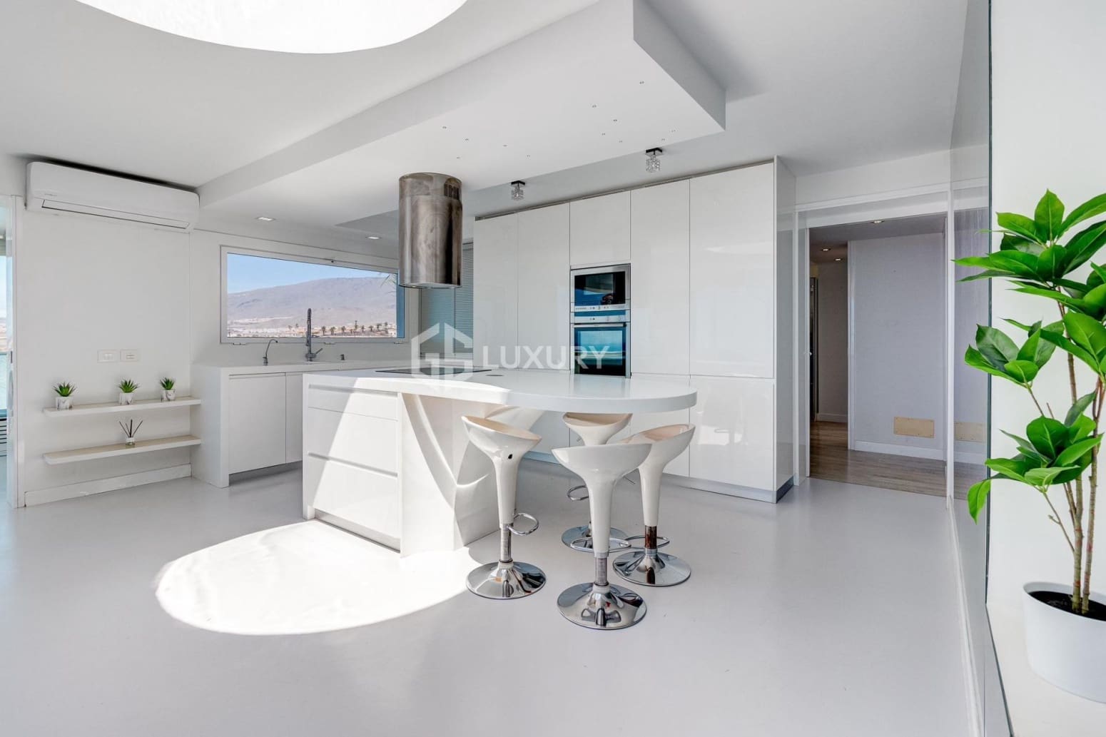 Piso de 3 habitaciones en Adeje en venta con garaje - 675.000 € (Ref: 9676057)