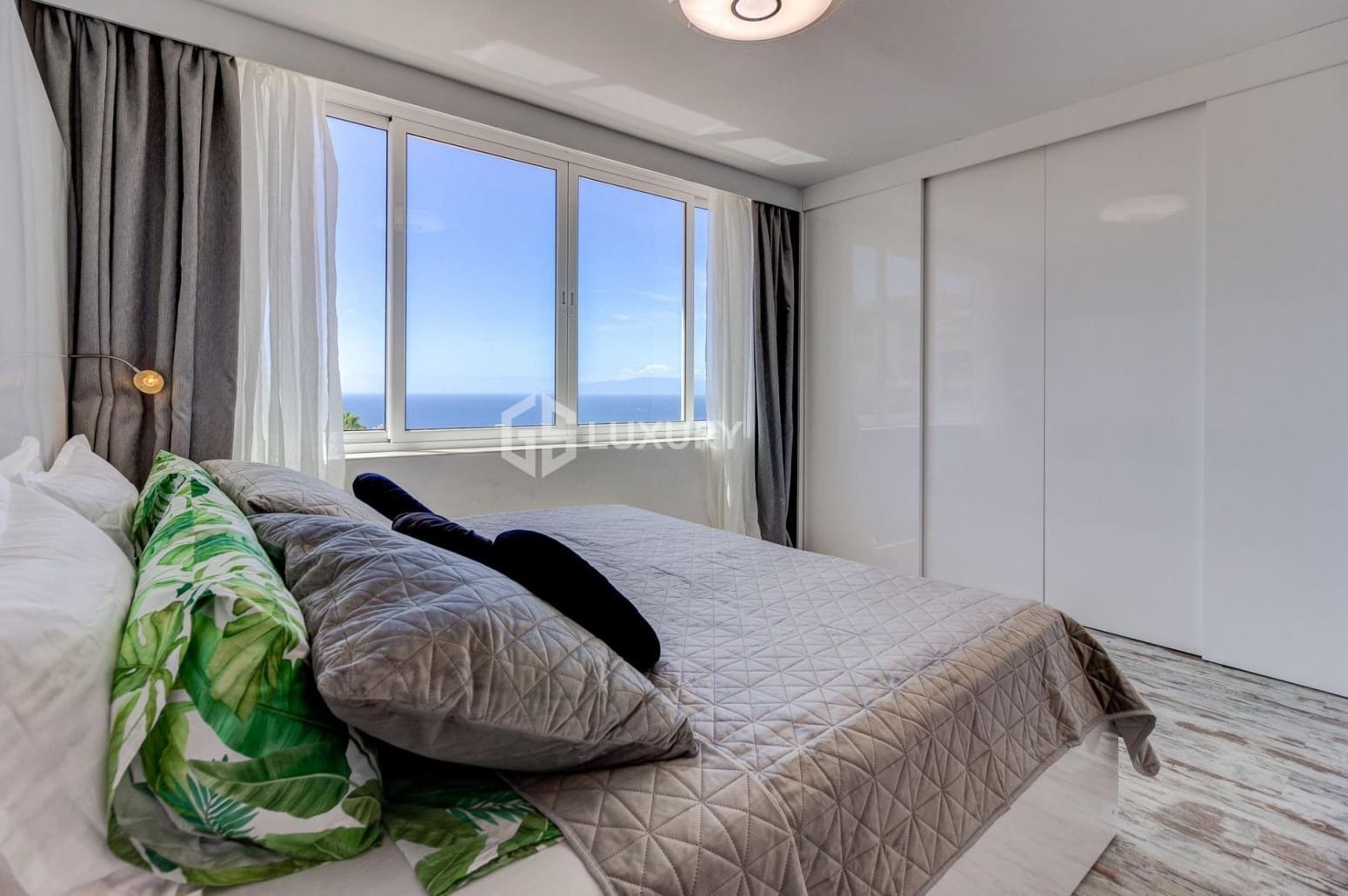 Piso de 3 habitaciones en Adeje en venta con garaje - 675.000 € (Ref: 9676057)