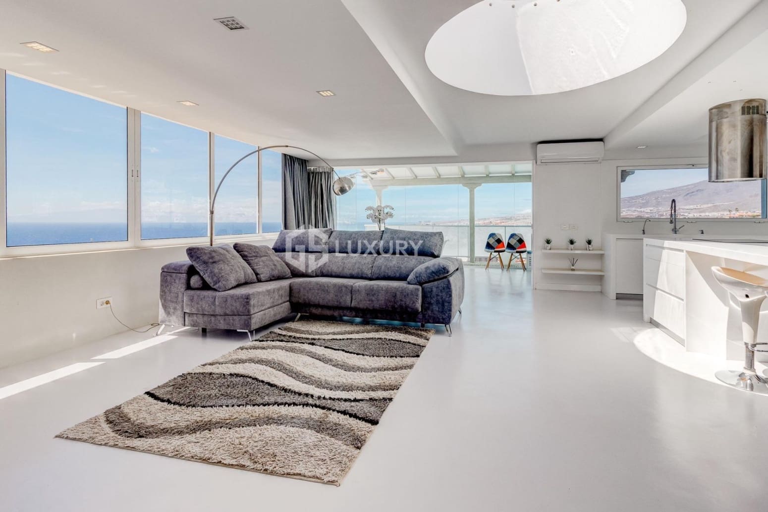 Piso de 3 habitaciones en Adeje en venta con garaje - 675.000 € (Ref: 9676057)