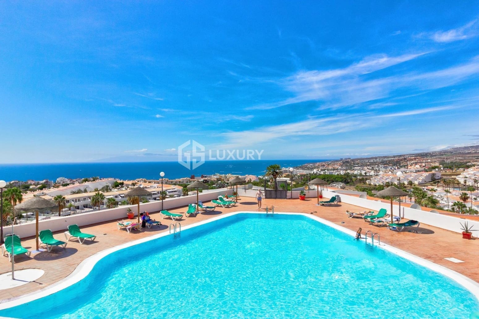 Piso de 3 habitaciones en Adeje en venta con garaje - 675.000 € (Ref: 9676057)