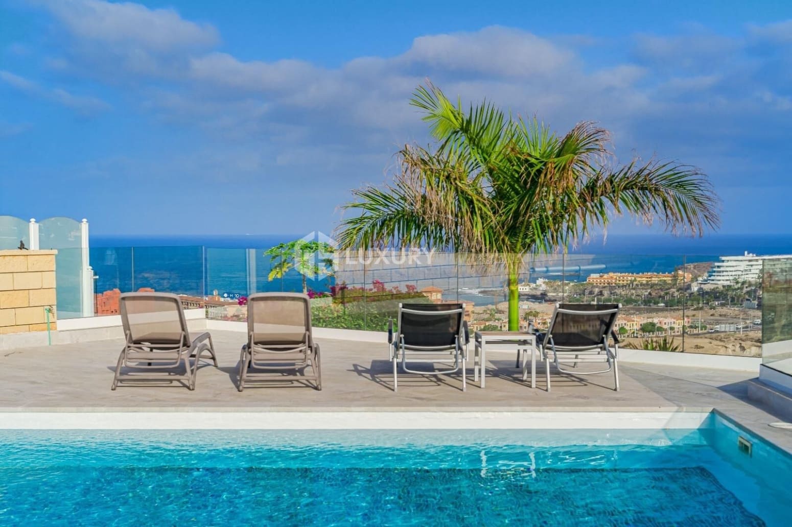 5 slaapkamer Villa te koop in Adeje met garage - € 2.100.000 (Ref: 9676061)