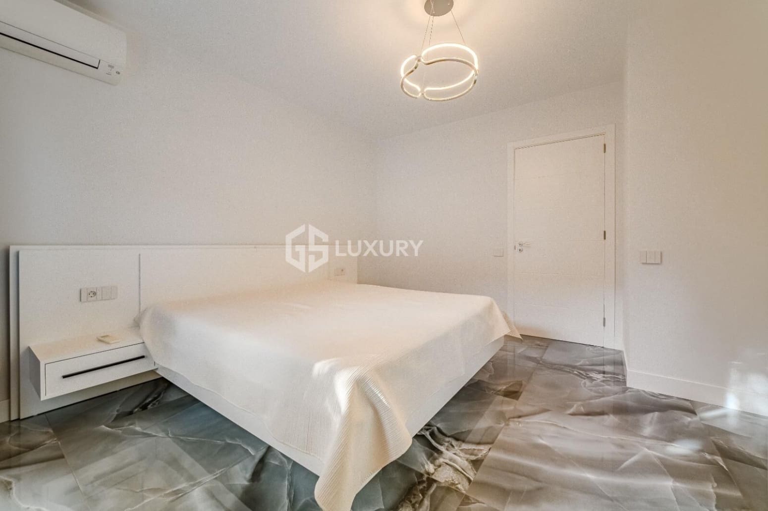 5 slaapkamer Villa te koop in Adeje met garage - € 2.100.000 (Ref: 9676061)