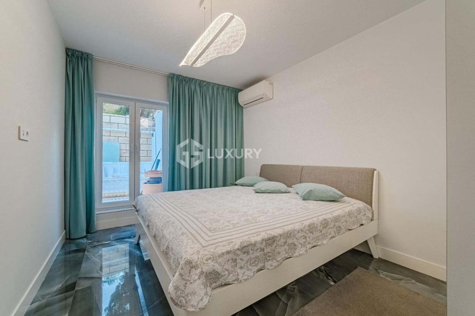 5 slaapkamer Villa te koop in Adeje met garage - € 2.100.000 (Ref: 9676061)