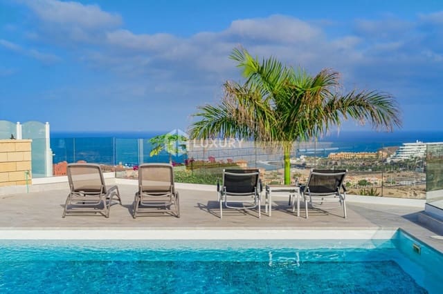 5 slaapkamer Villa te koop in Playa del Duque, Adeje met garage - € 2.100.000 (Ref: 9676061)