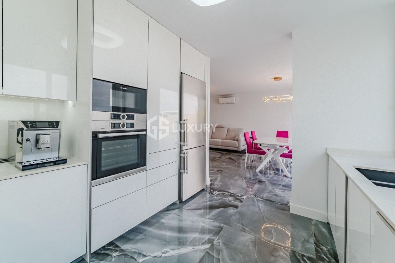 5 slaapkamer Villa te koop in Adeje met garage - € 2.100.000 (Ref: 9676061)