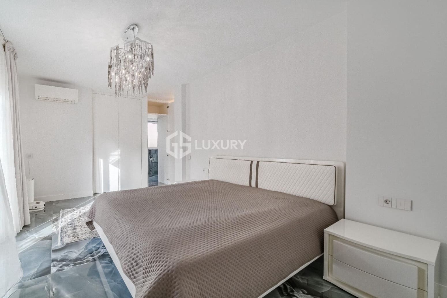 5 slaapkamer Villa te koop in Adeje met garage - € 2.100.000 (Ref: 9676061)