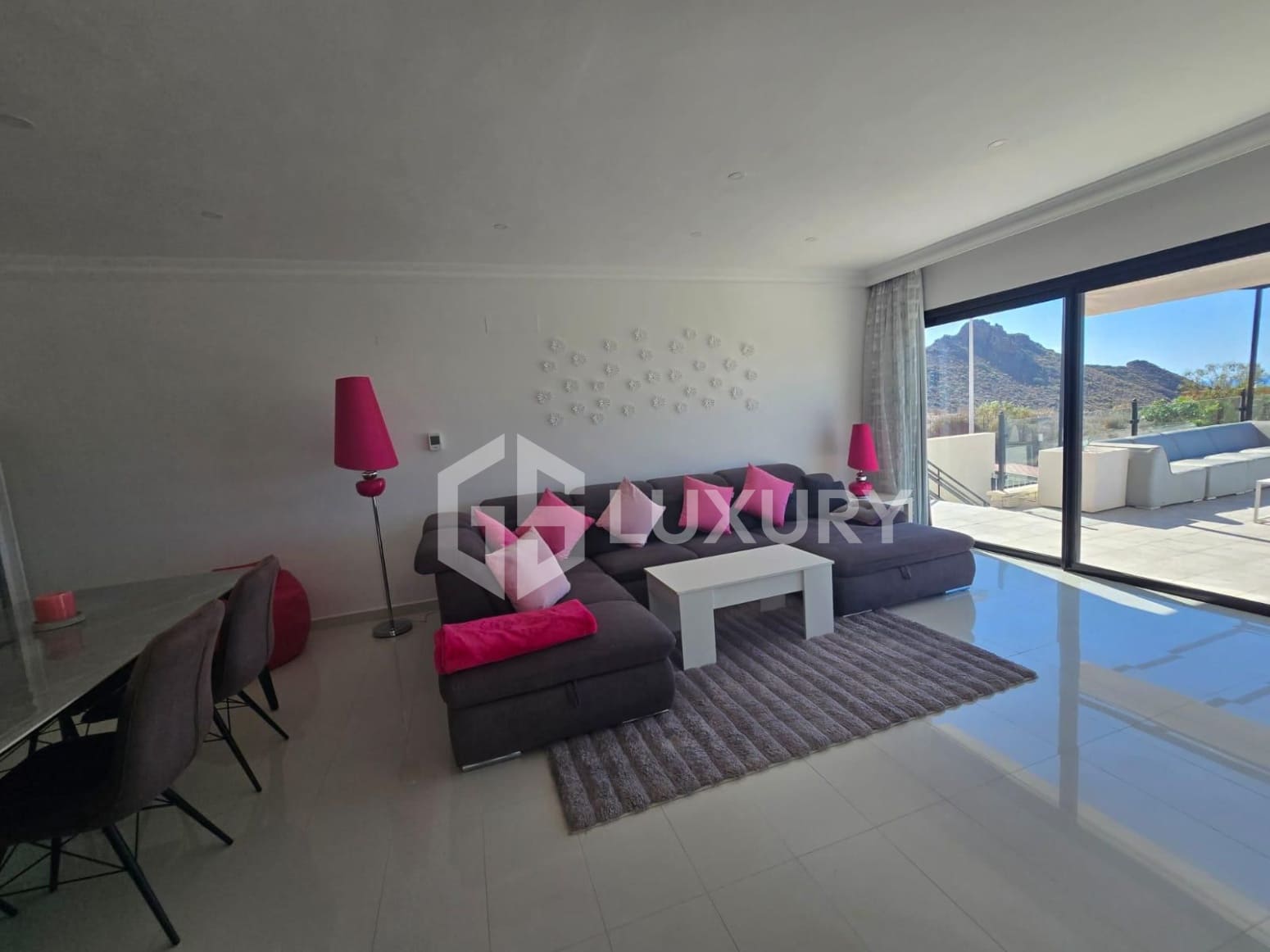 3 quarto Moradia para venda em Adeje com piscina garagem - 1 480 000 € (Ref: 9676062)