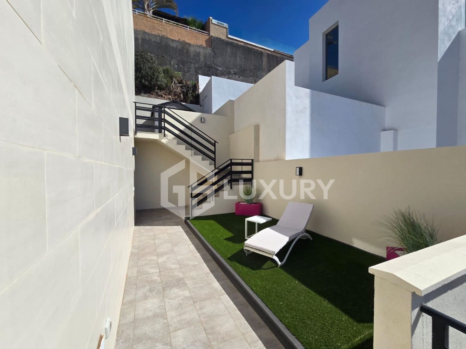 3 quarto Moradia para venda em Adeje com piscina garagem - 1 480 000 € (Ref: 9676062)