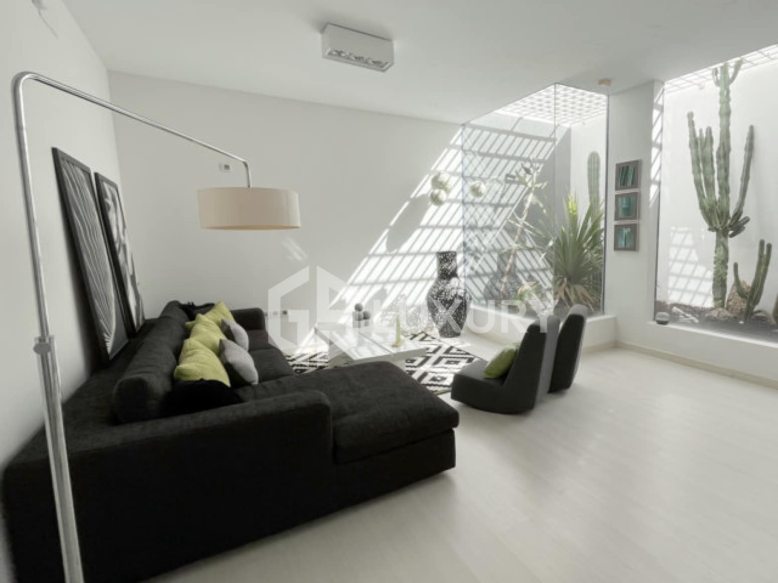 5 Zimmer Villa zu verkaufen in Adeje mit Pool Garage - 2.000.000 € (Ref: 9676063)