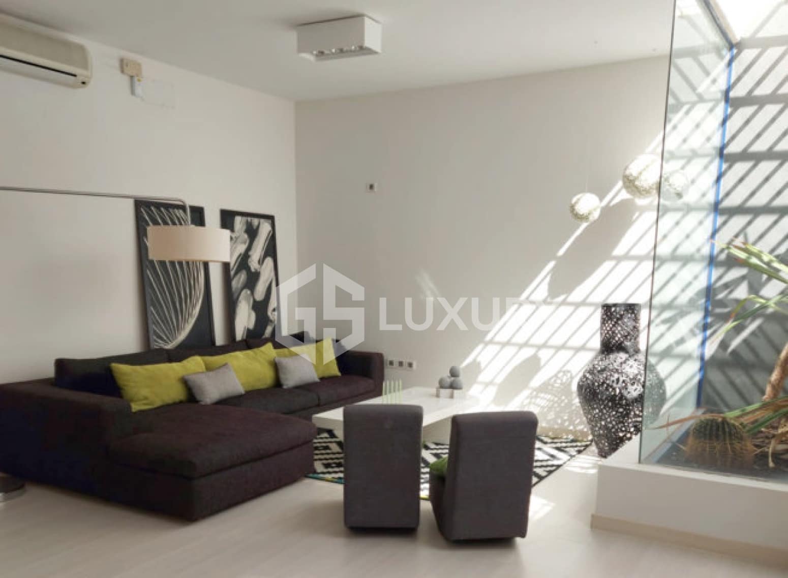 5 Zimmer Villa zu verkaufen in Adeje mit Pool Garage - 2.000.000 € (Ref: 9676063)