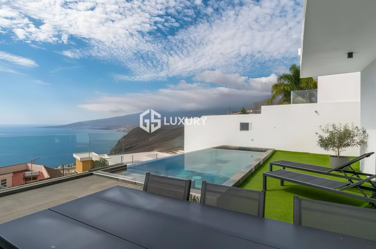 Chalet de 4 habitaciones en El Rosario en venta con garaje - 950.000 € (Ref: 9676065)