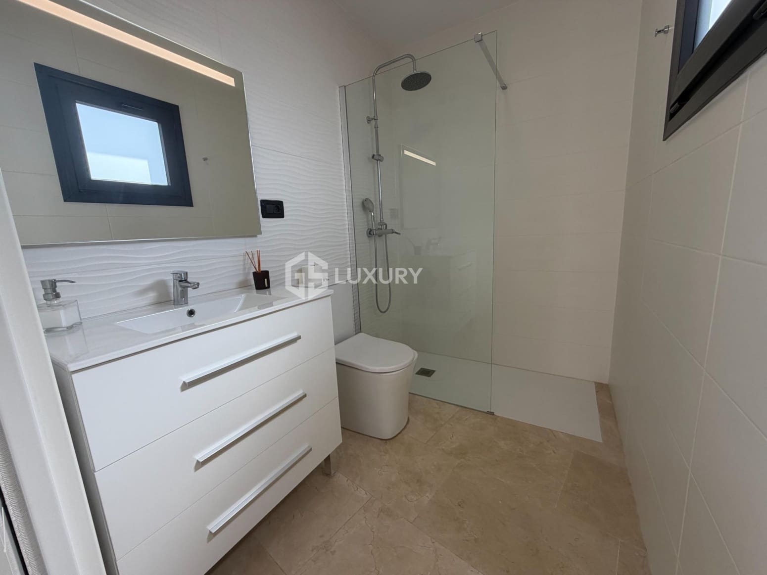 Chalet de 4 habitaciones en El Rosario en venta con garaje - 950.000 € (Ref: 9676065)