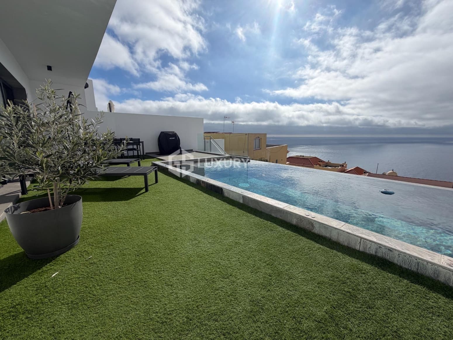 Chalet de 4 habitaciones en El Rosario en venta con garaje - 950.000 € (Ref: 9676065)