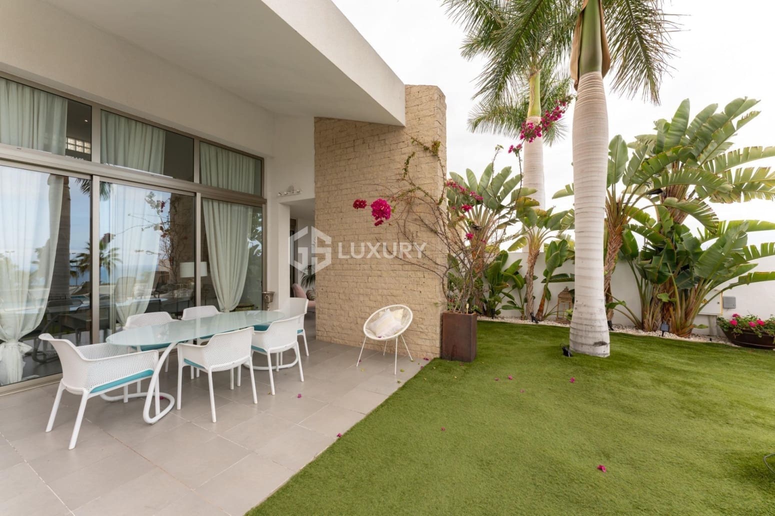 Chalet de 3 habitaciones en Adeje en venta con garaje - 1.690.000 € (Ref: 9676066)