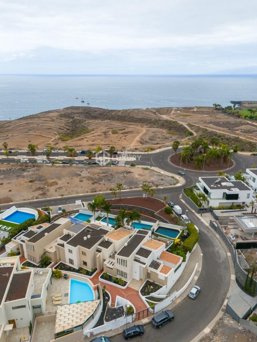 Chalet de 3 habitaciones en Adeje en venta con garaje - 1.690.000 € (Ref: 9676066)