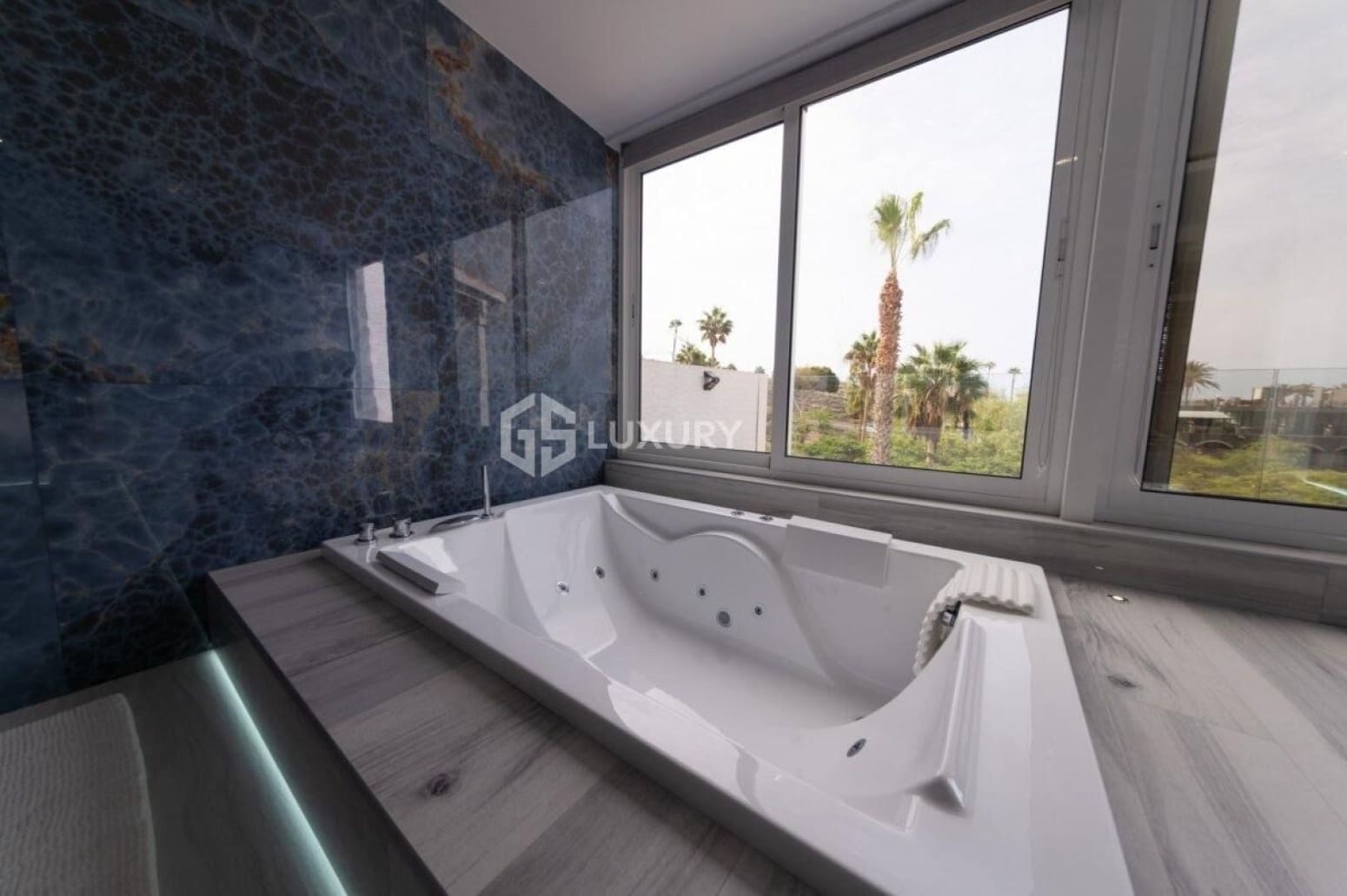 10 quarto Moradia para venda em Adeje com garagem - 2 500 000 € (Ref: 9676067)