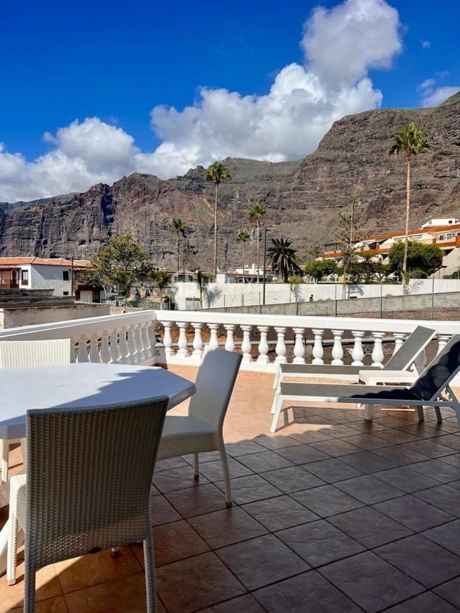 3 bedroom Villa for sale in Santiago del Teide with garage - € 800,000 (Ref: 9676072)