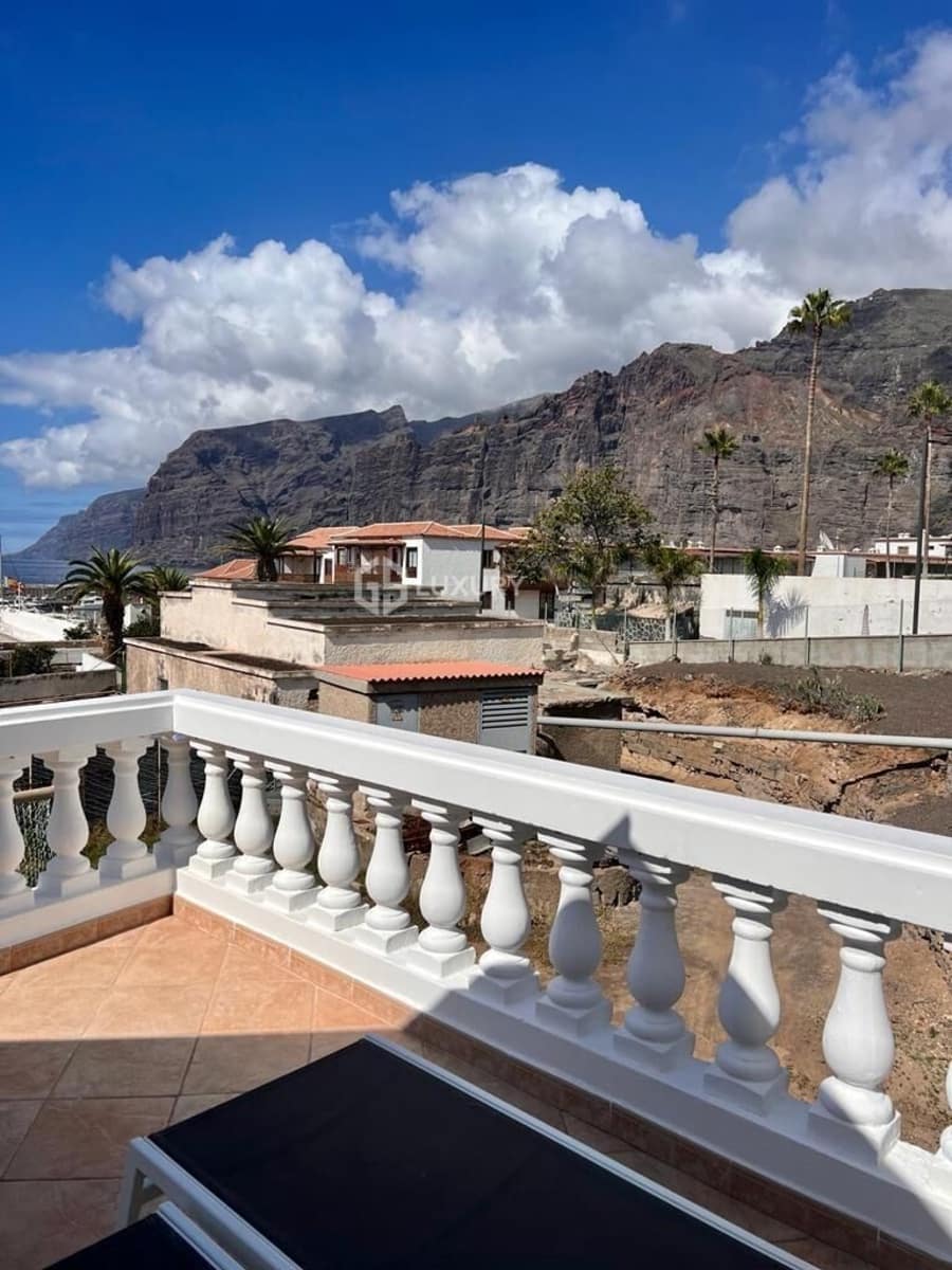 3 bedroom Villa for sale in Santiago del Teide with garage - € 800,000 (Ref: 9676072)