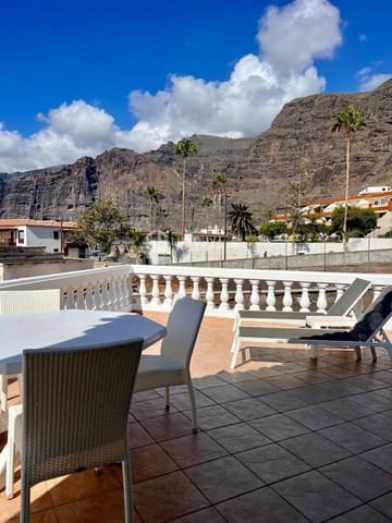 3 bedroom Villa for sale in Los Gigantes, Santiago del Teide with garage - € 800,000 (Ref: 9676072)