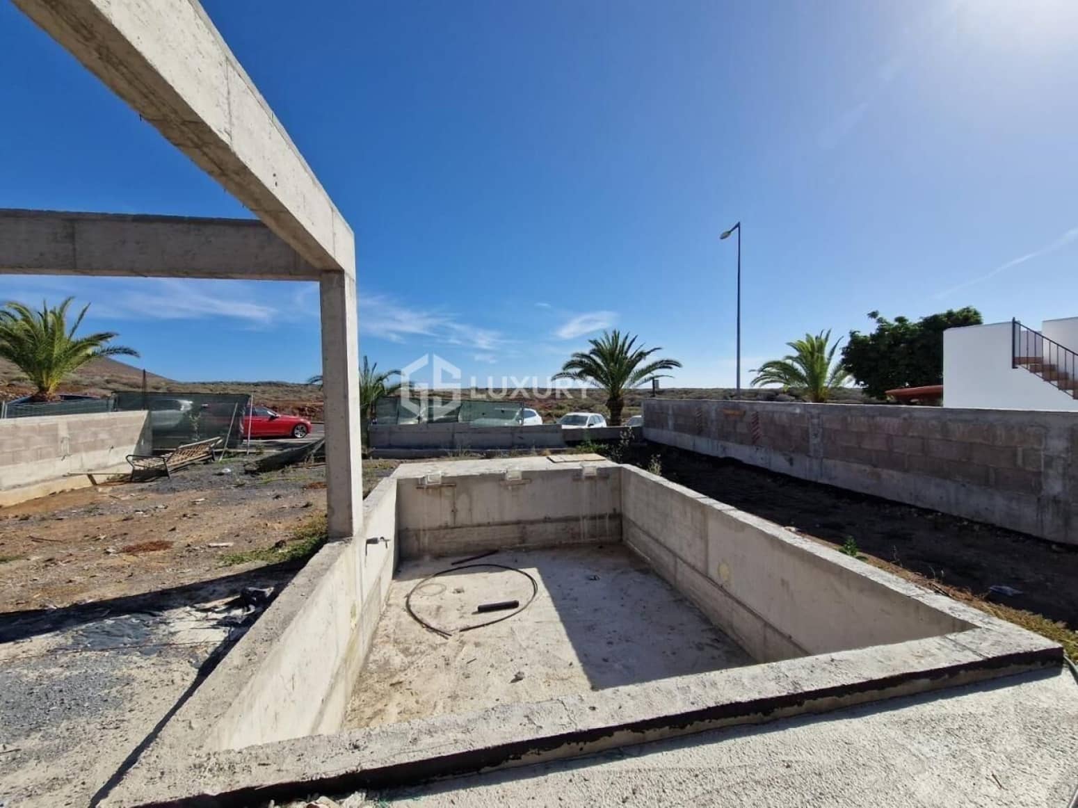 4 bedroom Villa for sale in Arona with garage - € 1,750,000 (Ref: 9676073)